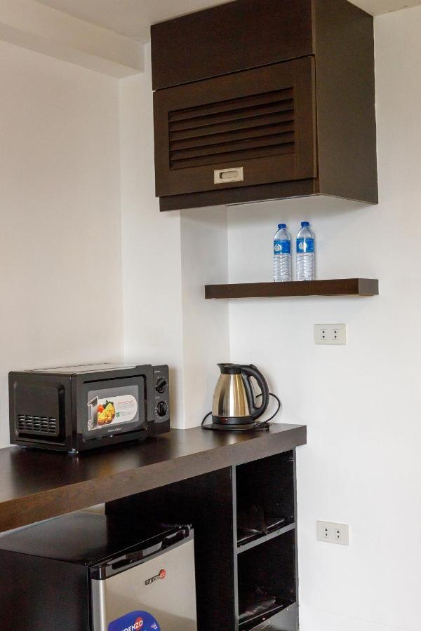 5880 Enriquez Residences Manille Extérieur photo